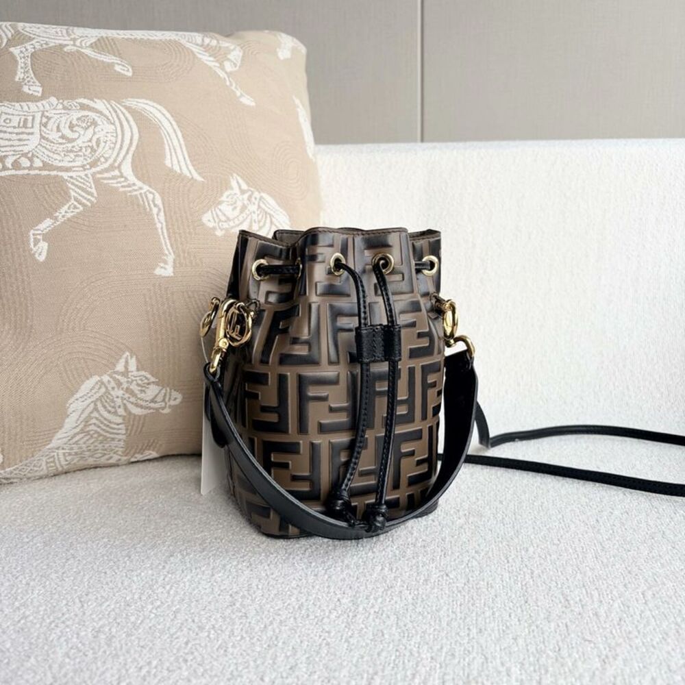 Fendi Women Pre-Loved Bag Very Good Condition - Picture 6 of 9